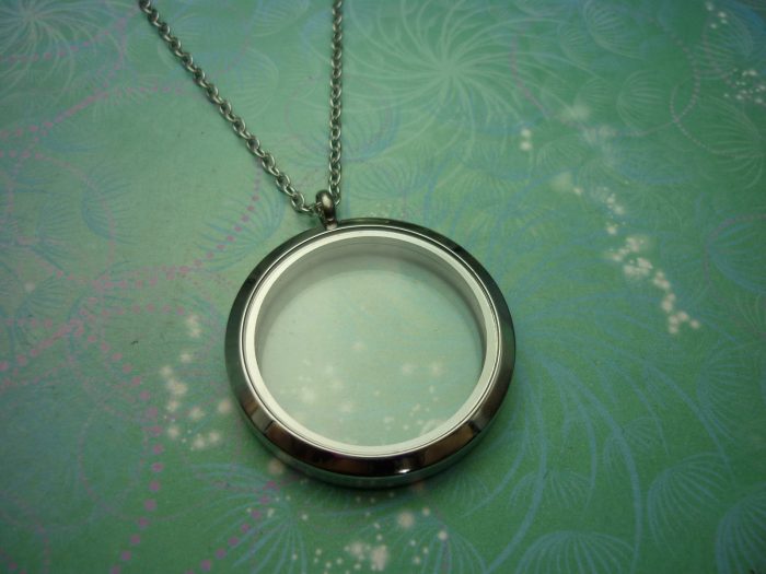 Large Stainless Steel Round Locket - Image 4