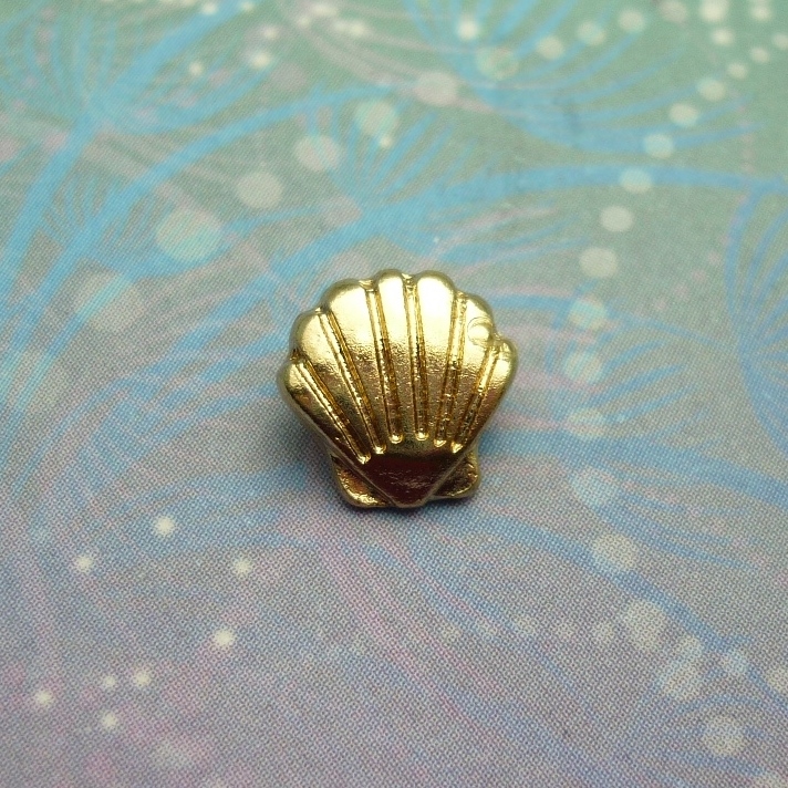 Clam Shell Gold - Charm for Memory Lockets