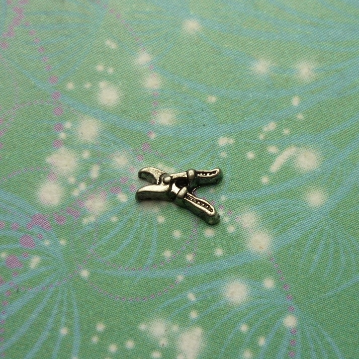 Garden Schears - Charm for Memory Lockets