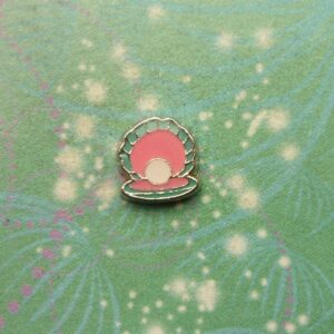 Pearl in Clam Shell - Charm for Memory Lockets