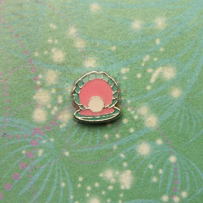 Pearl in Clam Shell - Charm for Memory Lockets