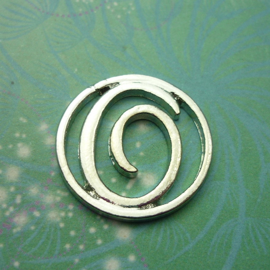 Plate - Alphabet Letter - O - Charm for Memory Lockets