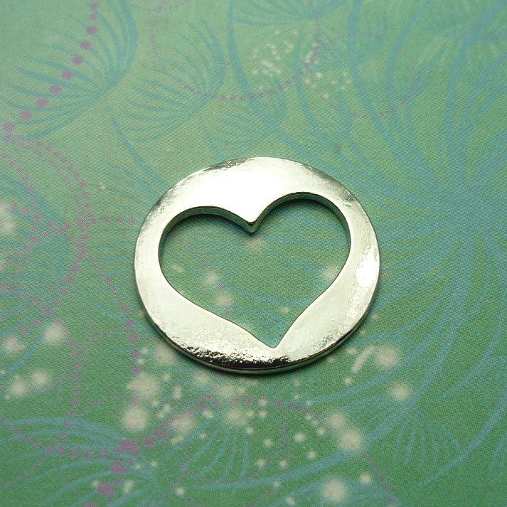 Plate - Cut out heart - 22mm - Charm for Memory Lockets