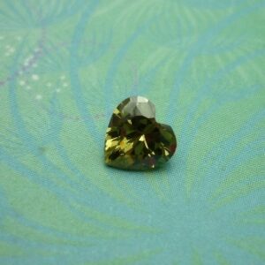 Sparkling Faceted Crystal Jewel Heart - Perodit - Charm for Memory Lockets