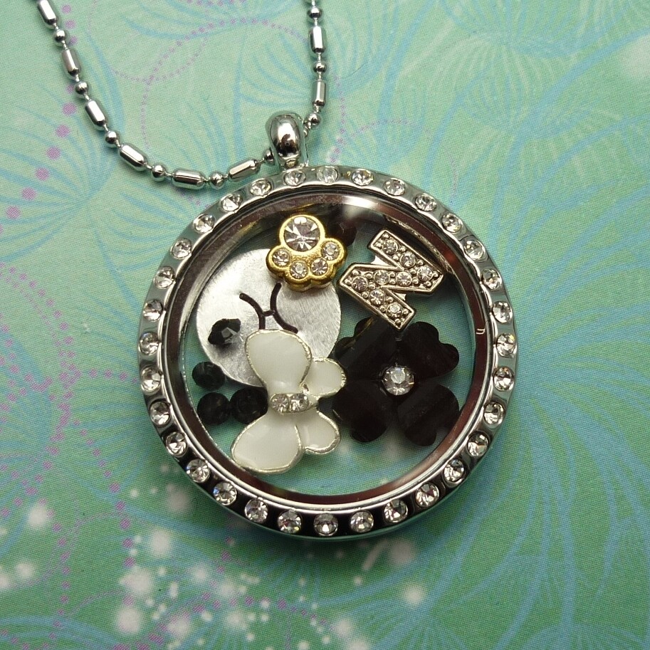 Vintage Black and Gold 9mm German Glass Heart Cabochon Charm - Image 2