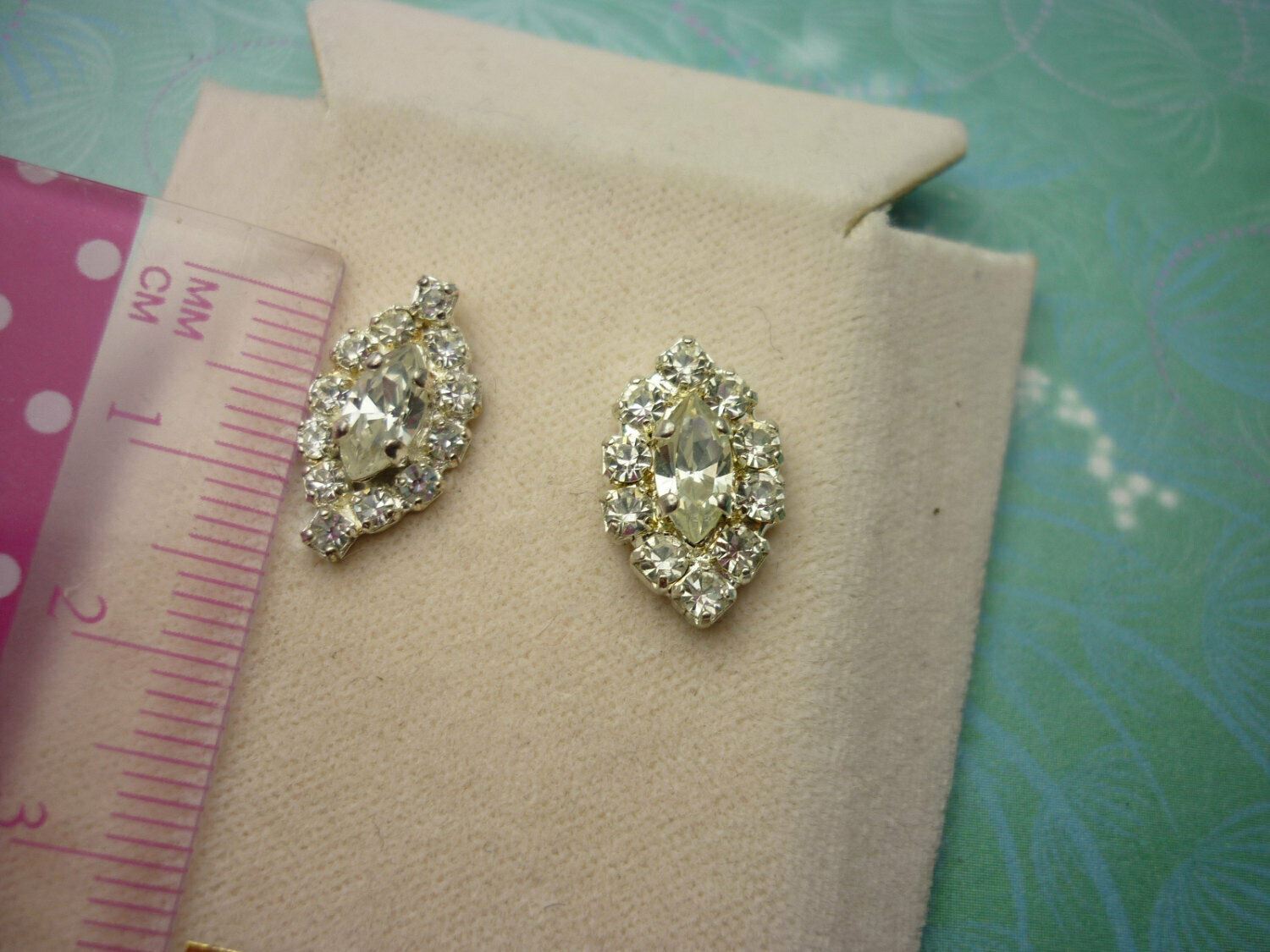 Sparkling Clear Jewelled Vintage Crystal Stud Earrings 925 Posts - Image 2