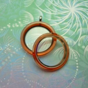 Adorable Colour Your World UV Locket - Colour: RED