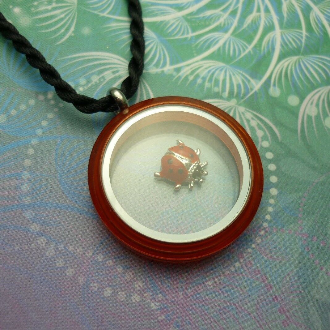 Adorable Colour Your World UV Locket - Colour: RED - Image 9