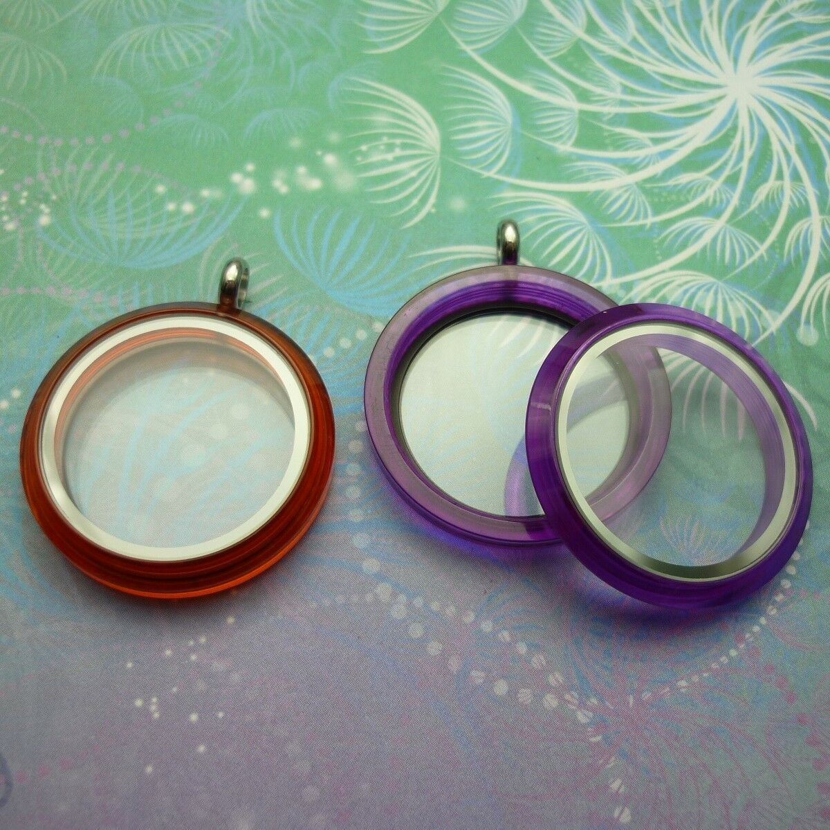 Adorable Colour Your World UV Locket - Colour: RED - Image 10