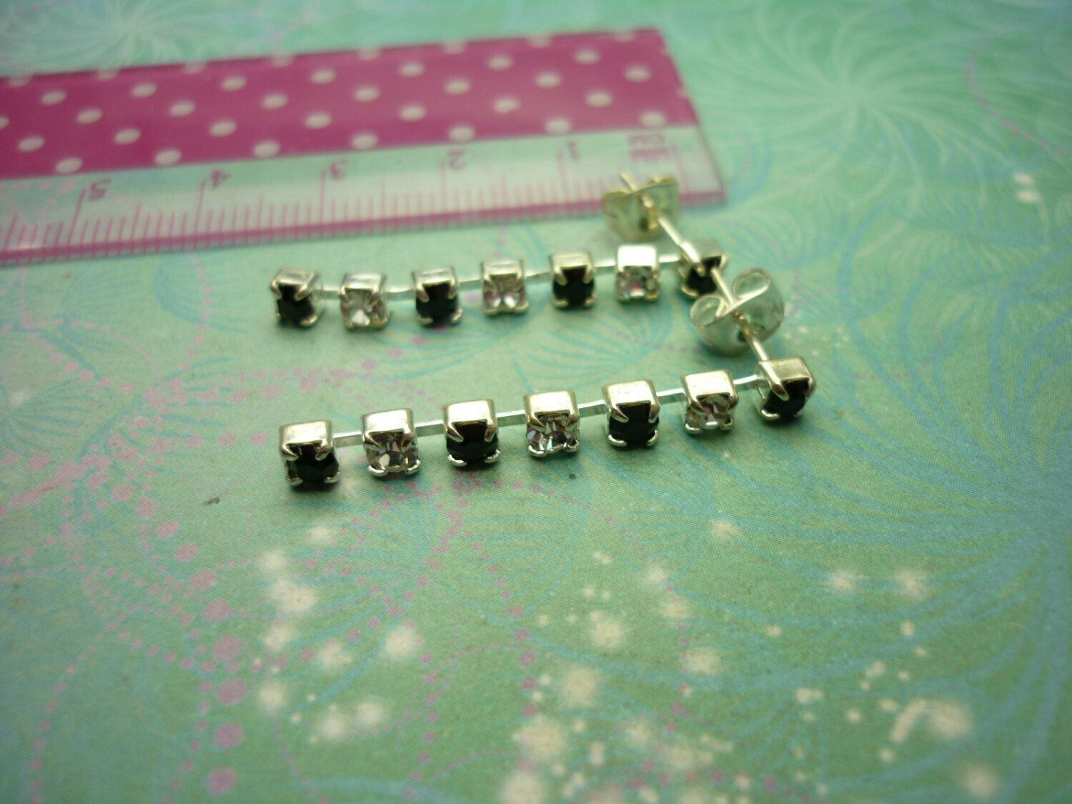 Elegant Vintage Sterling Silver Post Sparkling Earrings - Black and Clear - Image 4