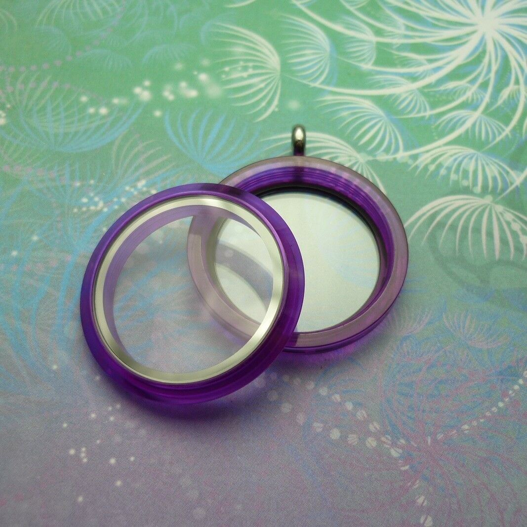 Adorable Colour Your World UV Locket - Colour: RED - Image 11