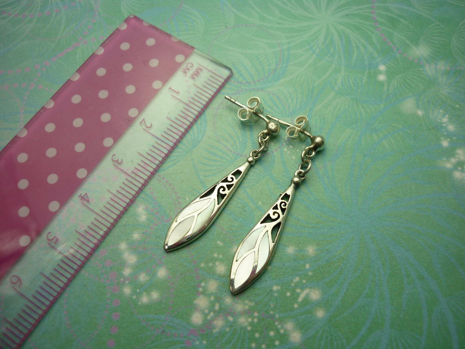 Elegant Vintage Sterling Silver Earrings - Mother or Pearl Shell soft white - Image 2