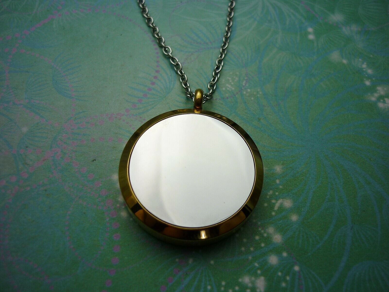 Fragrant Aromatherapy Locket - Silver & Gold - Image 3