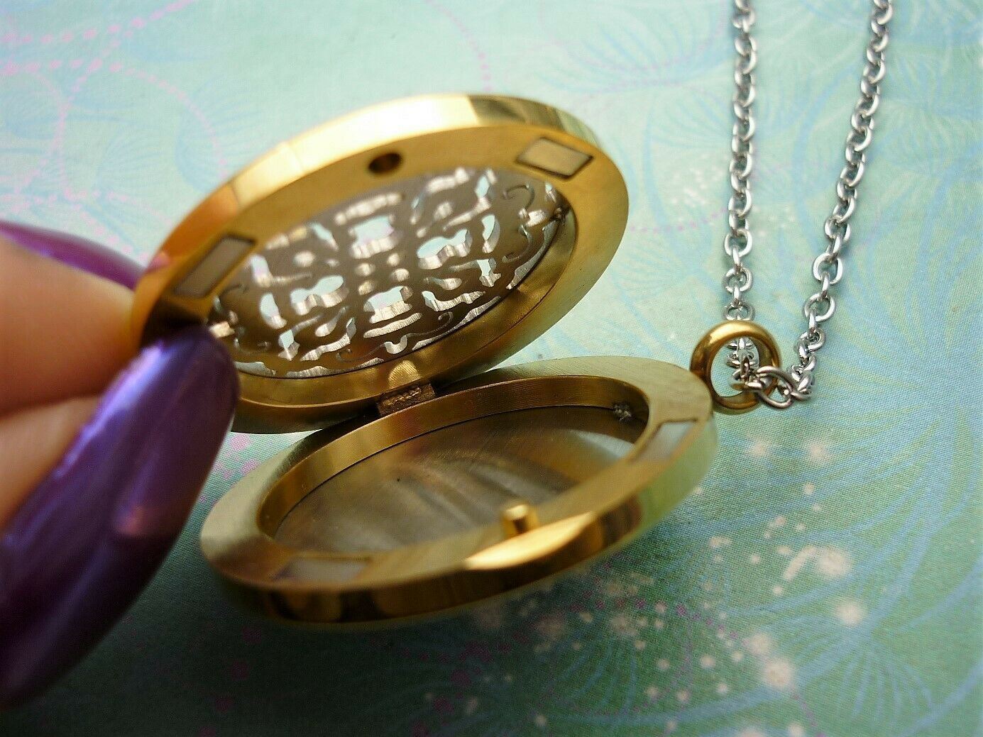 Fragrant Aromatherapy Locket - Silver & Gold - Image 4