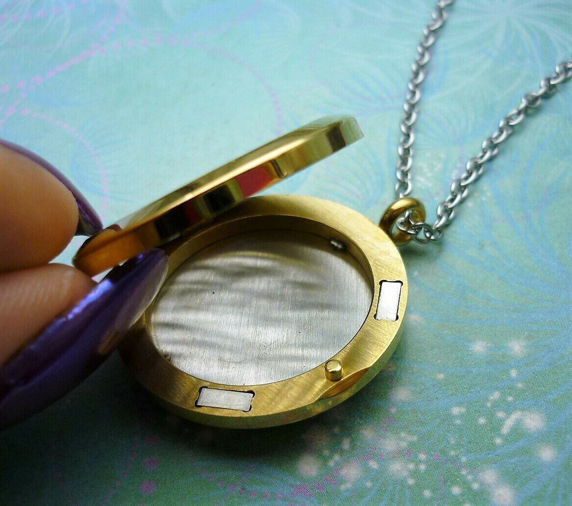 Fragrant Aromatherapy Locket - Silver & Gold - Image 5