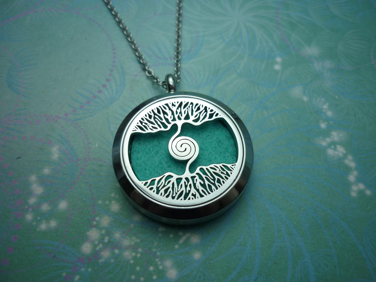 Soul Tree - Aromatherapy Locket - Stainless Steel - Essential Oil Locket - Diffuser Locket - Aromatherapy Jewelry - Oil Diffuser