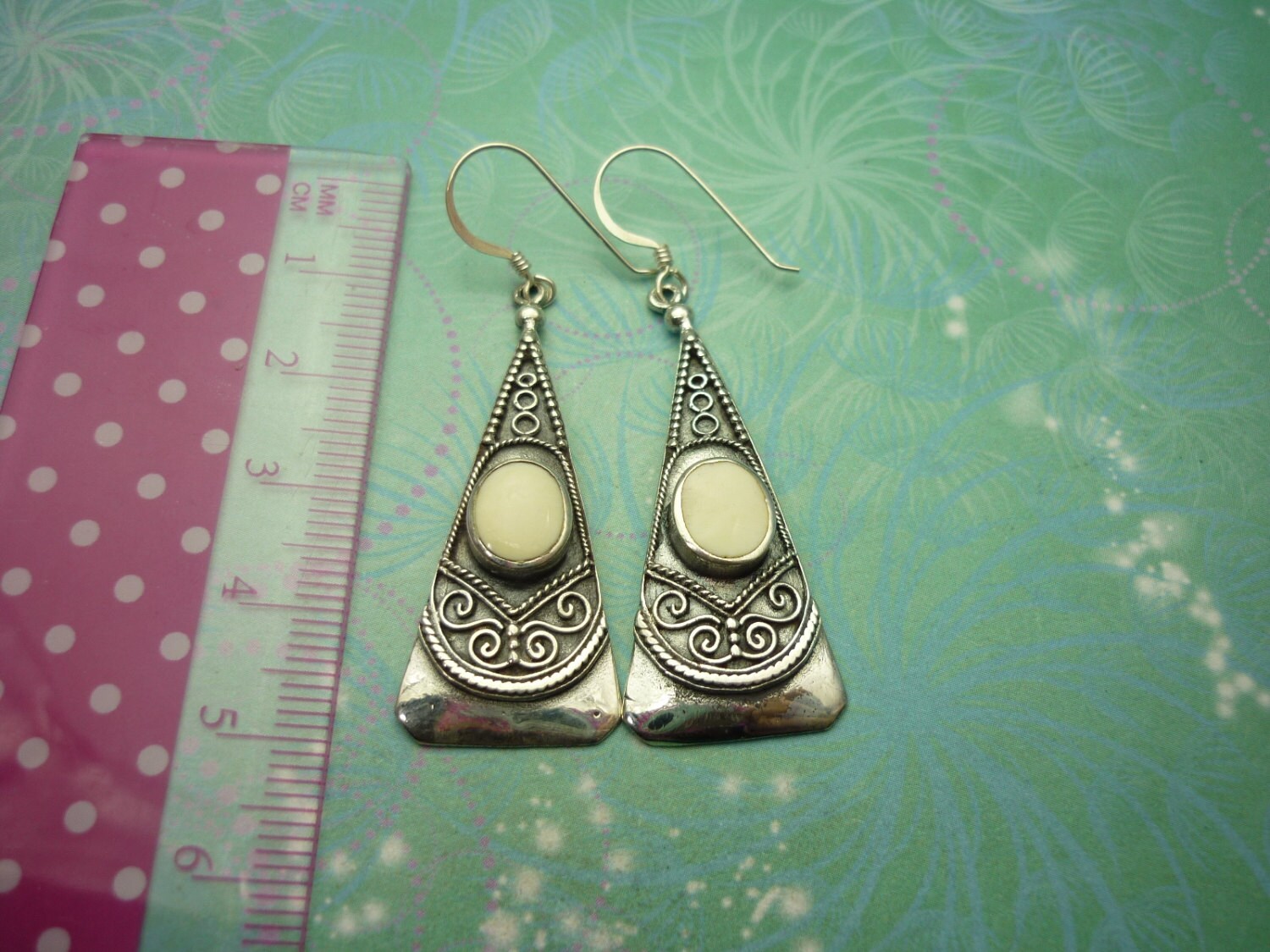 Vintage Sterling Silver Earrings - Shell white stone, edwardian, royal scroll - Image 2
