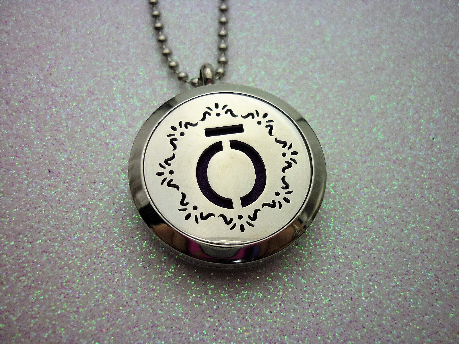 Aromatherapy Locket - Stainless Steel Diffuser Necklace - Essential Oil Pendant - Perfume Jewellery Oil Aroma - add your favourite fragrance