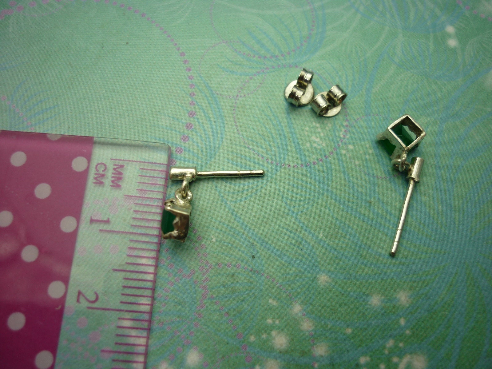 Vintage Sterling Silver Earrings with dainty Green Chalcedony gemstones - Image 3