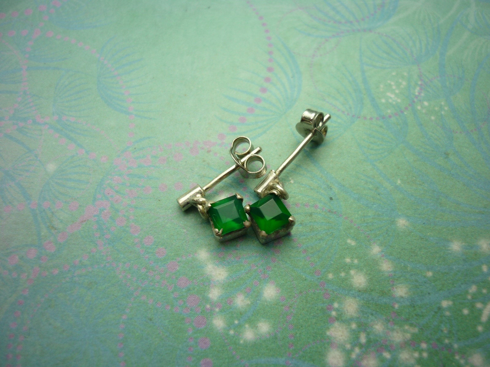 Vintage Sterling Silver Earrings with dainty Green Chalcedony gemstones