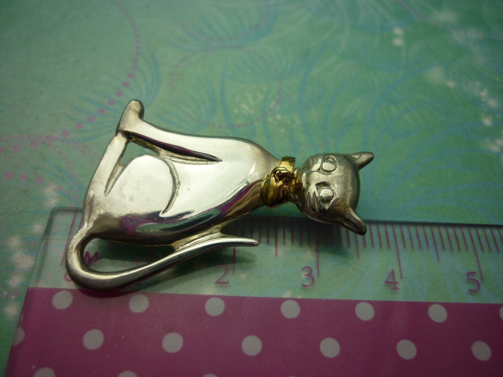 Cat With Golden Heart Collar Vintage Brooch - Sterling Silver - Mothers Day Gift - Image 3