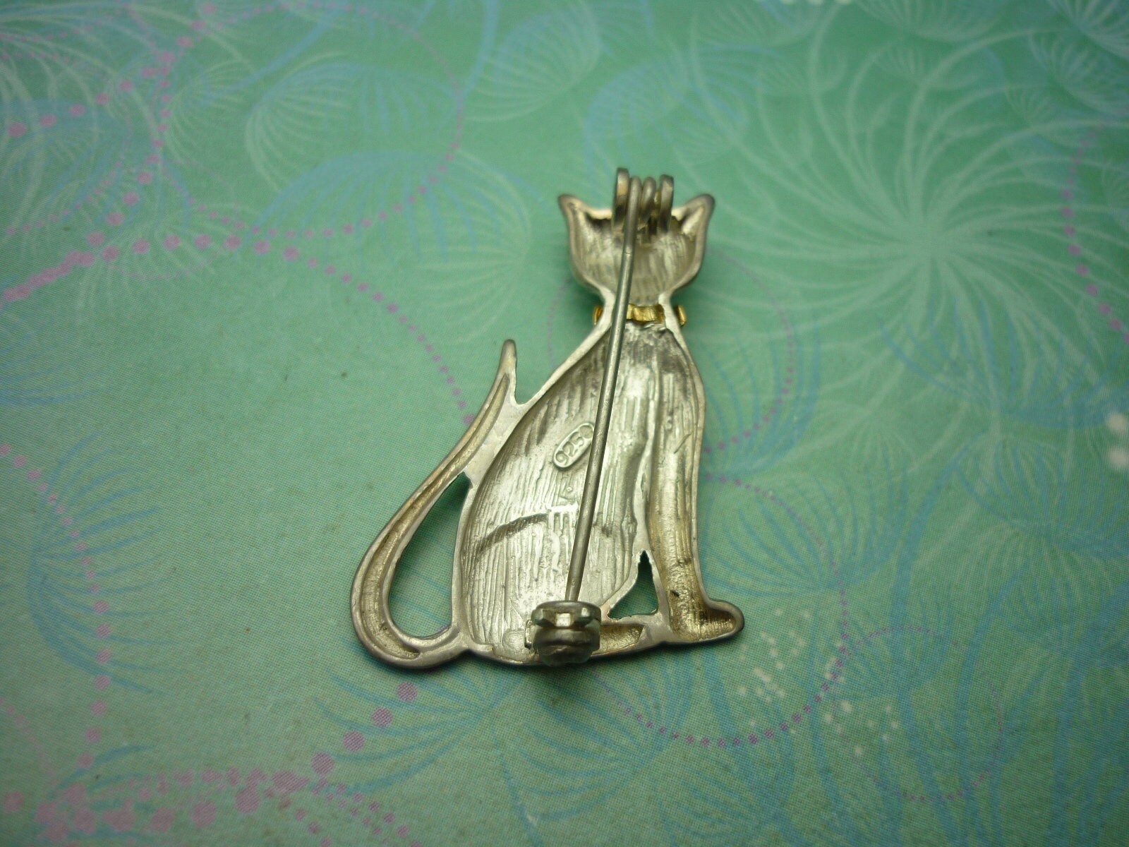 Cat With Golden Heart Collar Vintage Brooch - Sterling Silver - Mothers Day Gift - Image 4