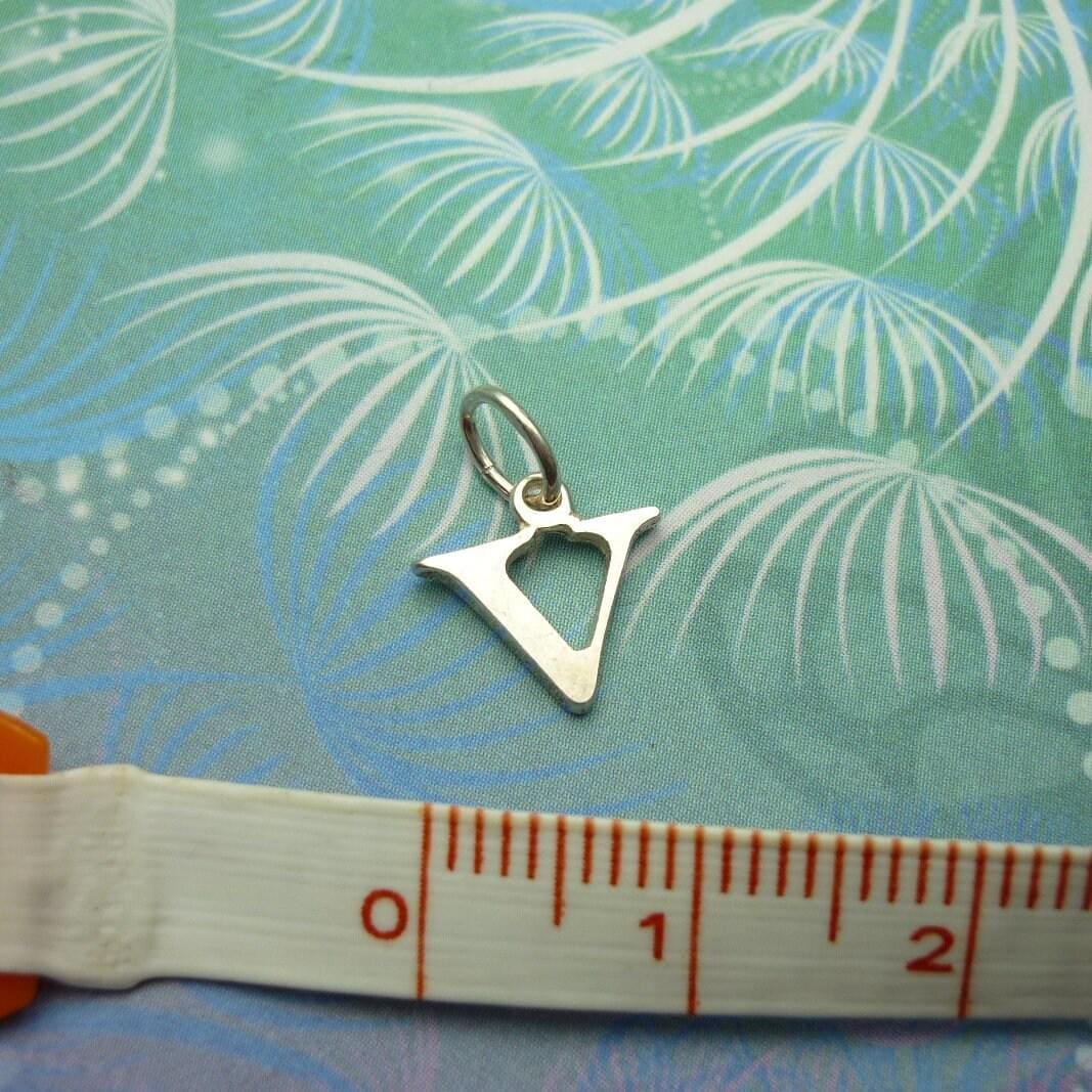 Vintage sterling silver dangle alphabet charm - large v - Image 2
