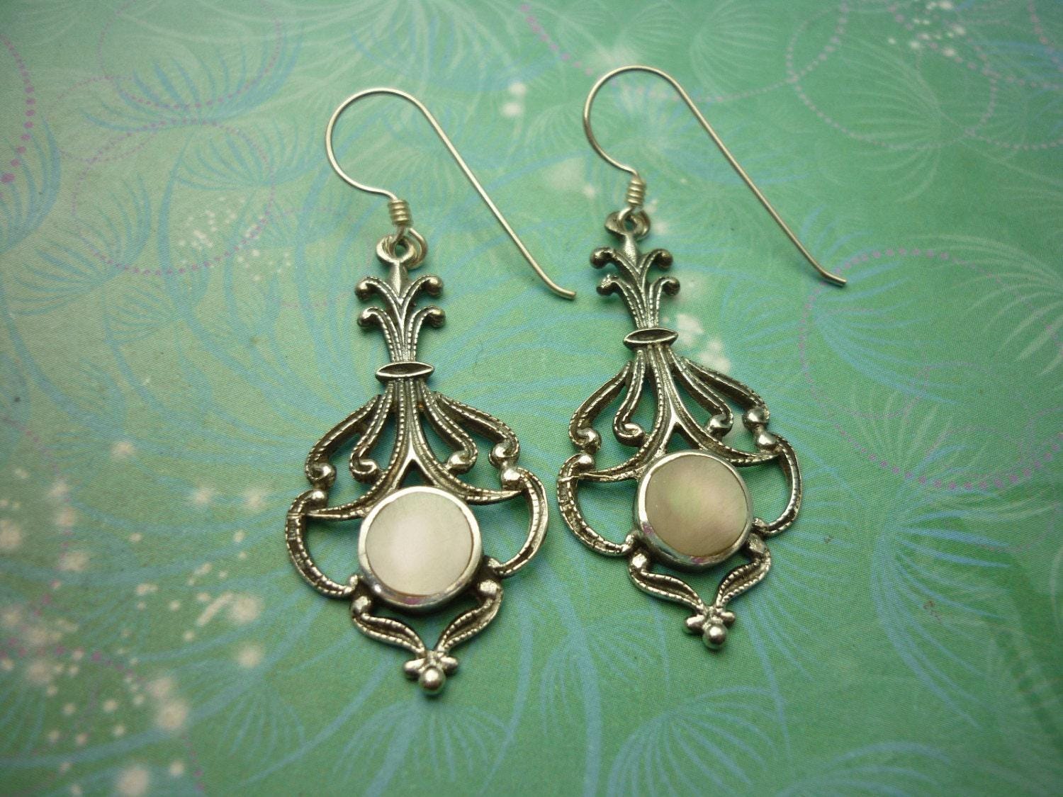 Vintage sterling silver earrings - pink shell